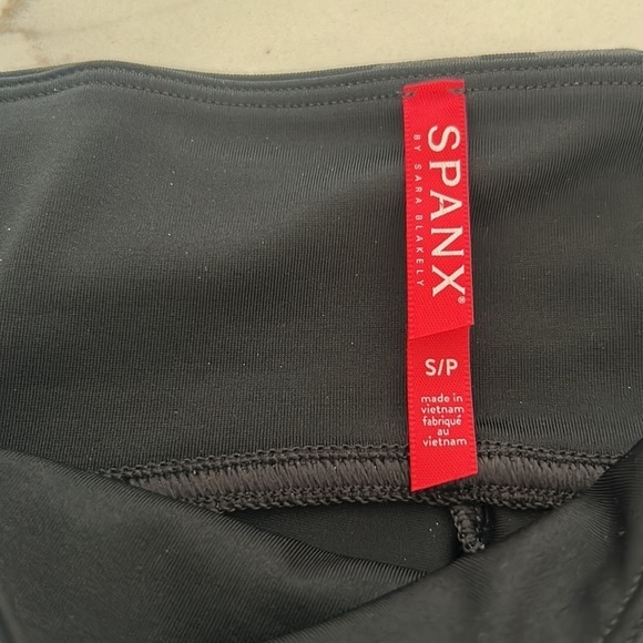 Spanx Faux Leather Camo Leggings small and xsmall - Picture 4 of 8